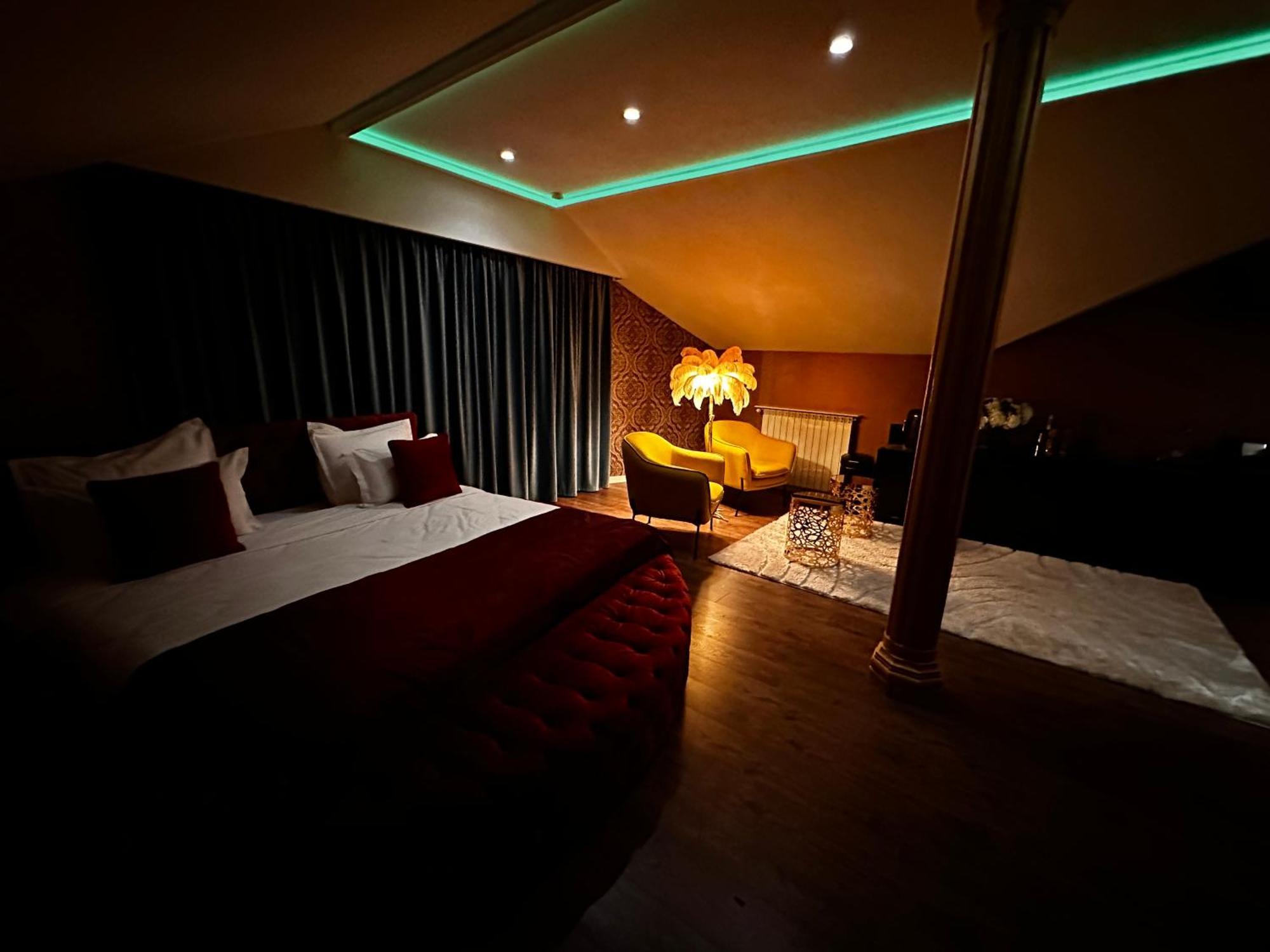 The Residence Central Jacuzzi Boutique (Adults Only) Cluj-Napoca Exteriör bild
