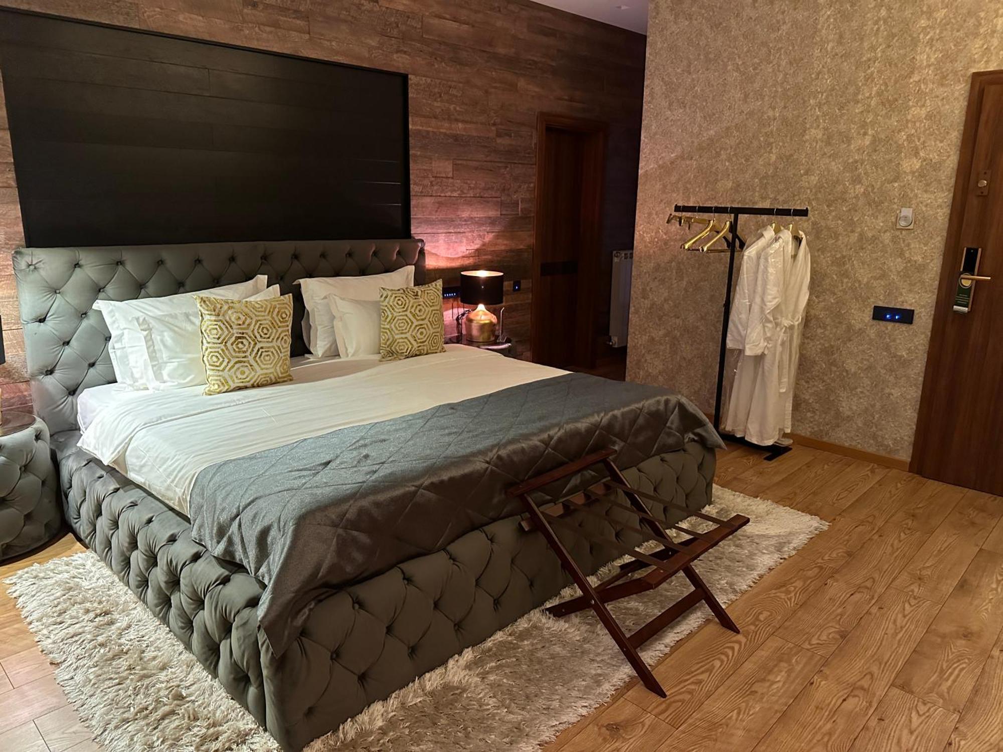 The Residence Central Jacuzzi Boutique (Adults Only) Cluj-Napoca Exteriör bild
