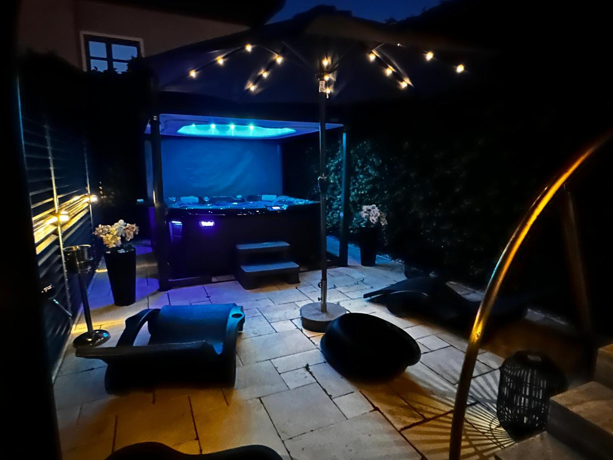 The Residence Central Jacuzzi Boutique (Adults Only) Cluj-Napoca Exteriör bild