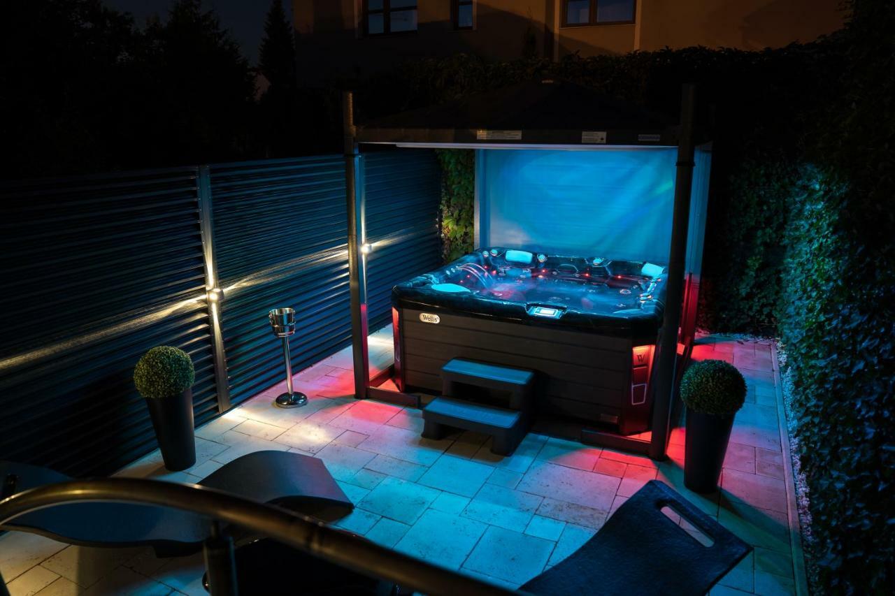 The Residence Central Jacuzzi Boutique (Adults Only) Cluj-Napoca Exteriör bild